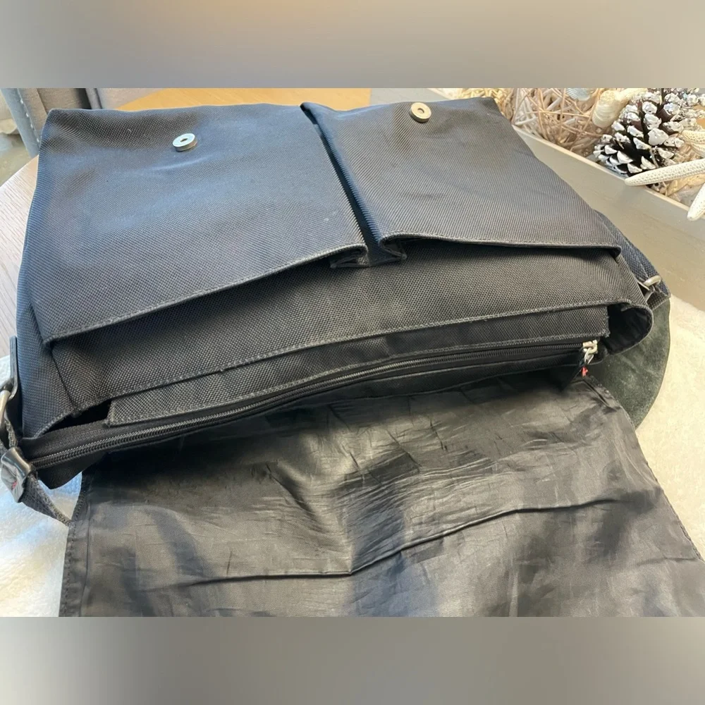JACK GEORGES Leather Nylon Messenger Bag Black